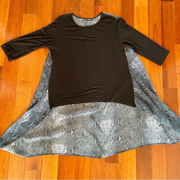 Cha Cha Vente top with sheer Snakeskin back - Picture 6 of 6